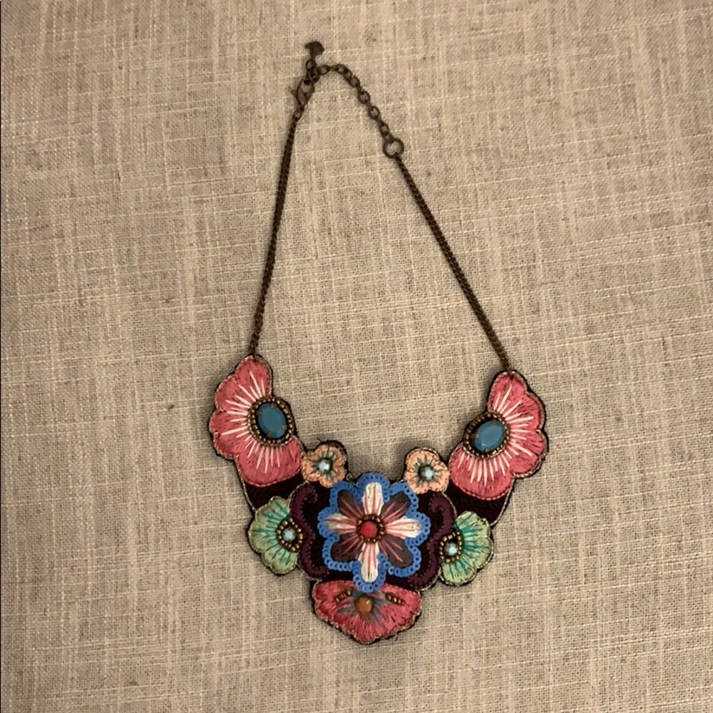 Flower gem necklace